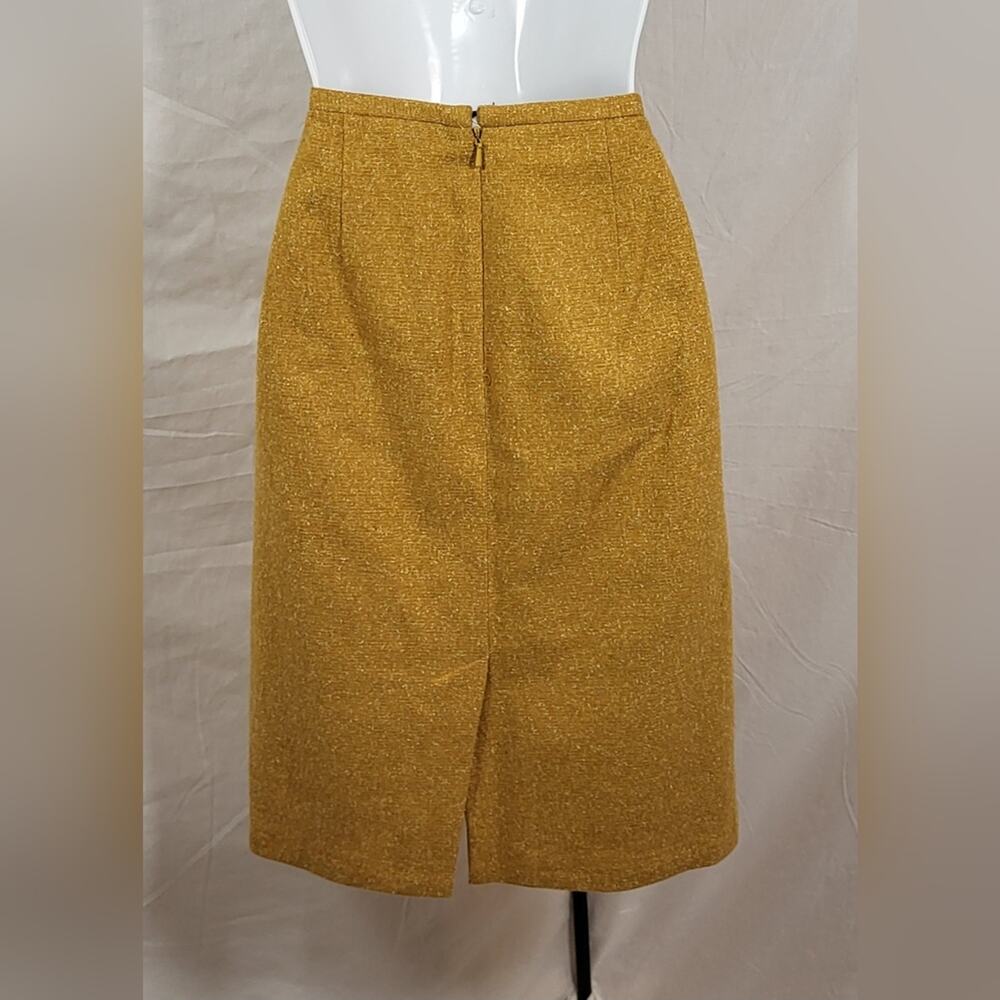 Petite Sophisticate Vintage Goldenrod Tweed Skirt Suit - Vintage - Size 8 - Picture 7 of 15